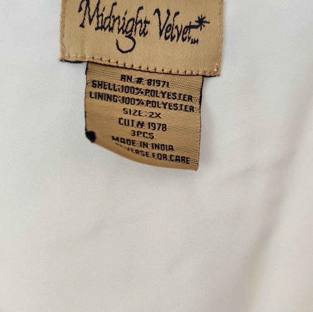 Midnight Velvet White Floral Embroidered Blouse - Picture 3 of 5